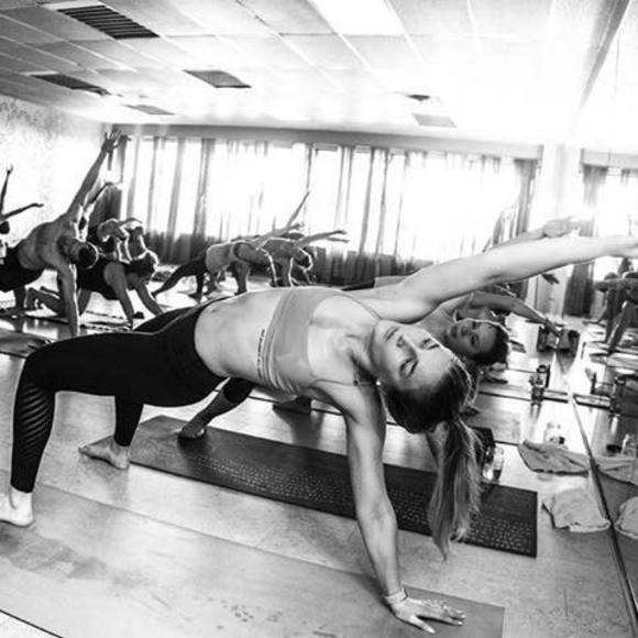 Meet your Posher, Nicole - Picture 1 of 1